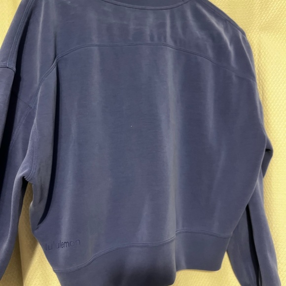 Lululemon Women's Softstreme
Perfectly Oversized Cropped Crew - Picture 3 of 3